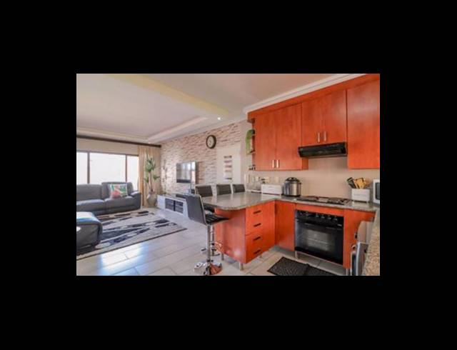 3 BEDROOM TOWNHOUSE FOR SALE IN GLENVISTA